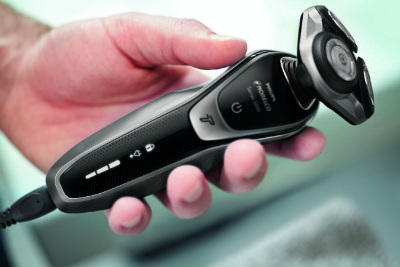 Philips Norelco Electric Shaver 5500 Turbo-powered shave