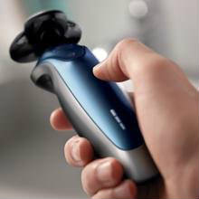 Philips Norelco Electric Shaver 8900 LED Display